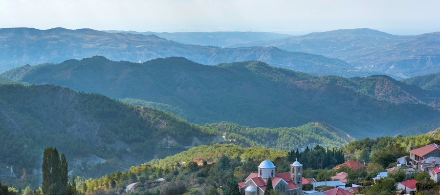 Geradliniger Wanderweg zwischen dem Fragma-Damm bei Prodromos und Stravoulia - Bezirke Lemesos (Limassol) / Lefkosia (Nicosia), Troodos-Wald image